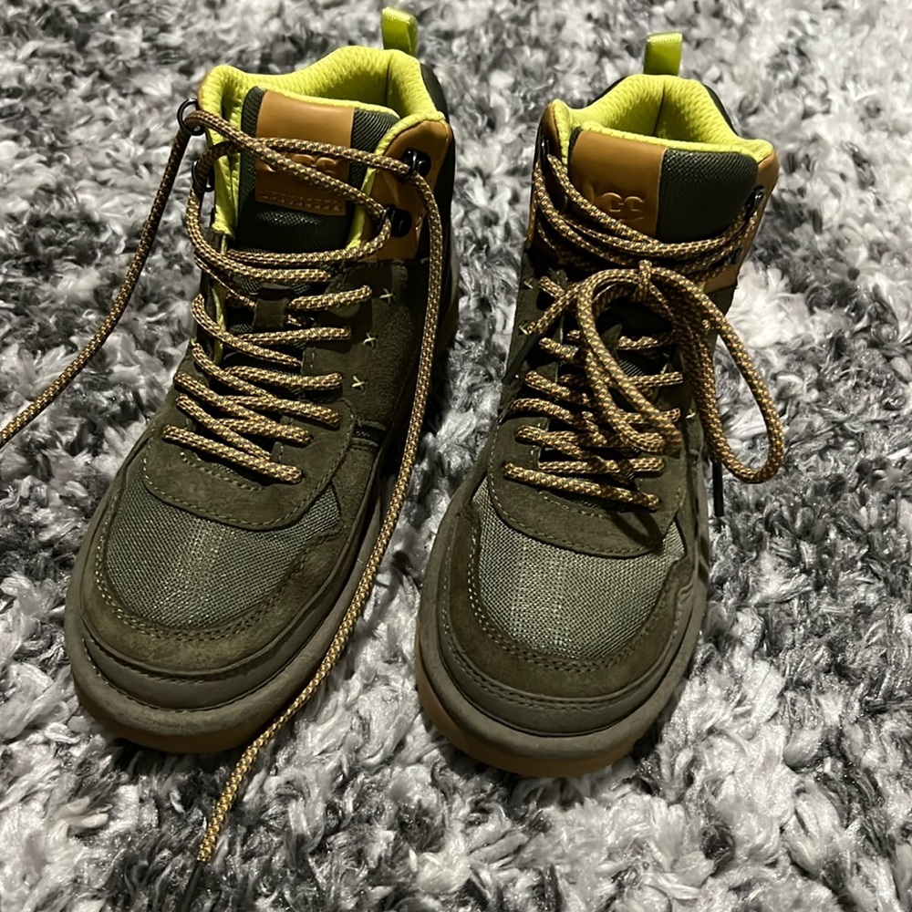 Ugg women’s highland hi heritage sneaker